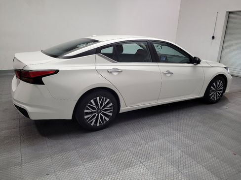Used 2025 Nissan Altima 2.5 SV FWD image 10