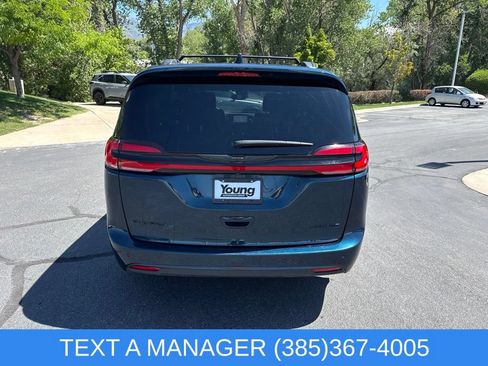 Used 2025 Chrysler Pacifica Limited FWD image 5
