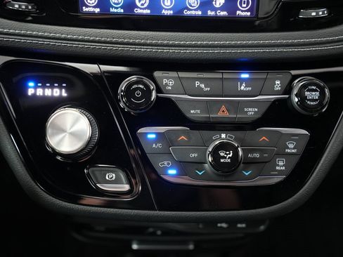 Used 2019 Chrysler Pacifica Limited w/ Advanced Safetytec Group image 27