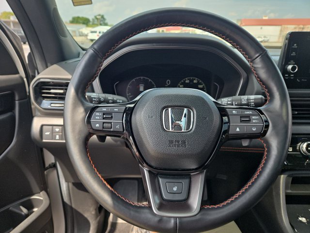 Used 2025 Honda Pilot TrailSport image 14