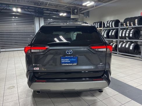 Used 2024 Toyota RAV4 SE image 4