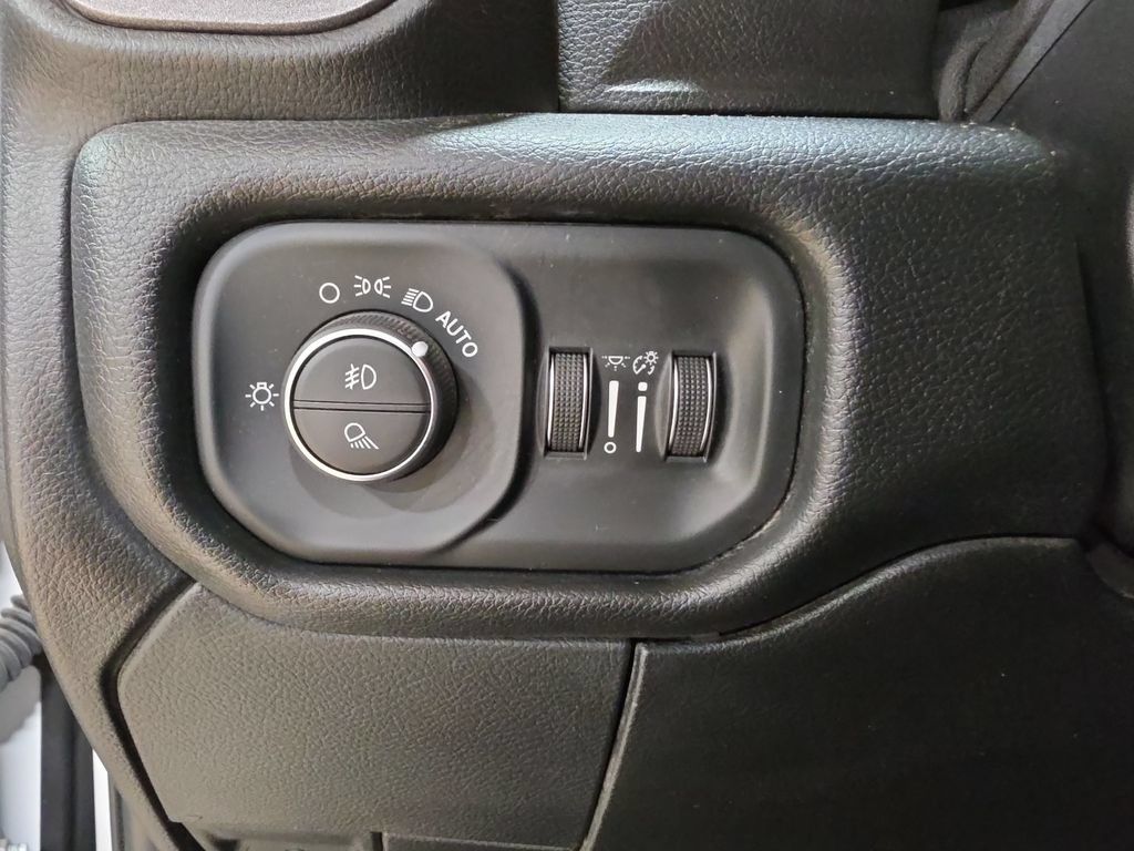 Used 2020 RAM 5500 Tradesman w/ Chrome Appearance Group AWD/4WD image 20