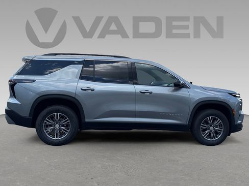 Used 2024 Chevrolet Traverse LT FWD image 7