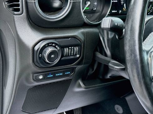 Used 2022 Jeep Wrangler Unlimited Sahara w/ Cold Weather Group AWD/4WD image 11