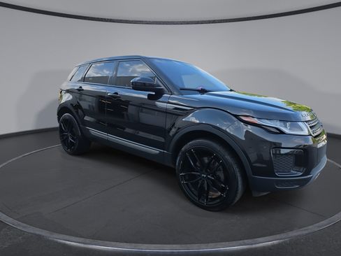 Used 2018 Land Rover Range Rover Evoque SE AWD/4WD image 2