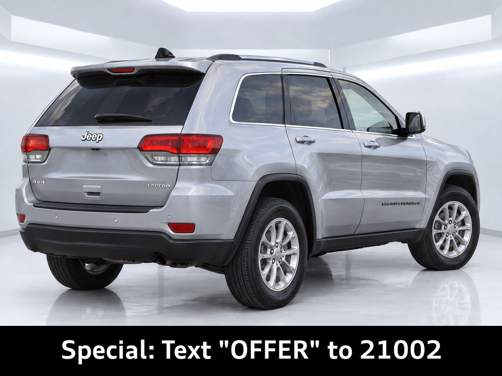 Used 2020 Jeep Grand Cherokee Laredo AWD/4WD image 4