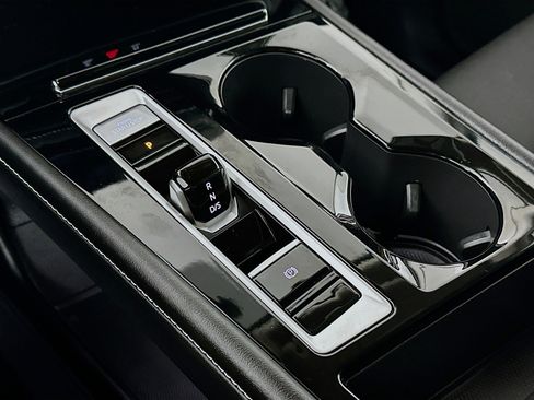 Used 2024 Volkswagen Atlas SE image 16