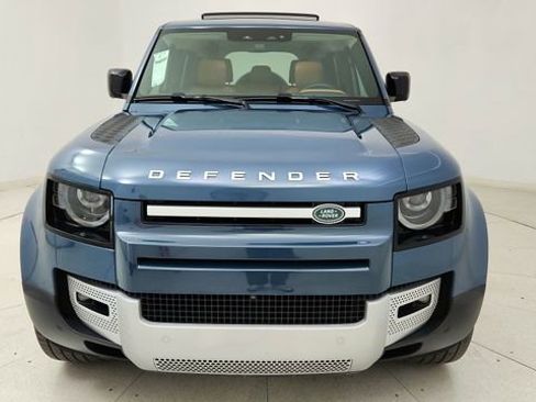 Used 2024 Land Rover Defender 110 SE image 2