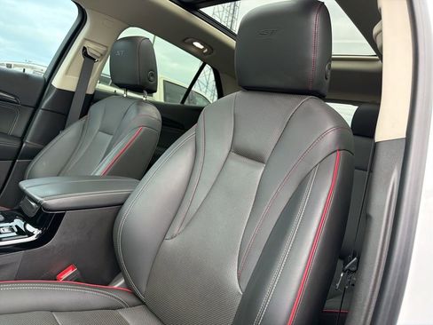 Used 2022 Buick Envision Essence w/ Technology Package II image 18