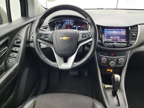 Used 2021 Chevrolet Trax LT w/ LT Convenience Package image 22