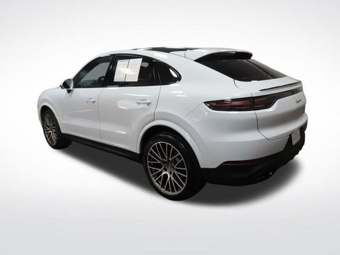 Used 2023 Porsche Cayenne Platinum Edition image 3