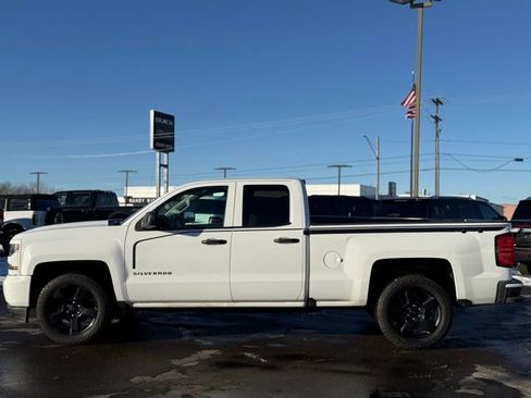 Used 2018 Chevrolet Silverado 1500 Custom image 36