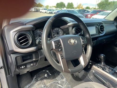 Used 2019 Toyota Tacoma SR5 AWD/4WD image 18