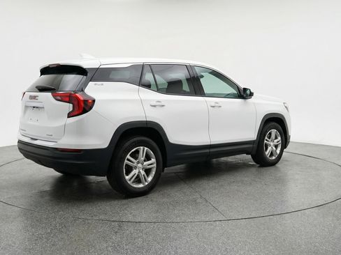 Used 2024 GMC Terrain SLE image 9