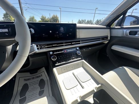 Used 2025 Hyundai Santa Fe Limited image 27