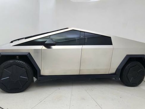 Used 2024 Tesla Cybertruck AWD Crew Cab image 3