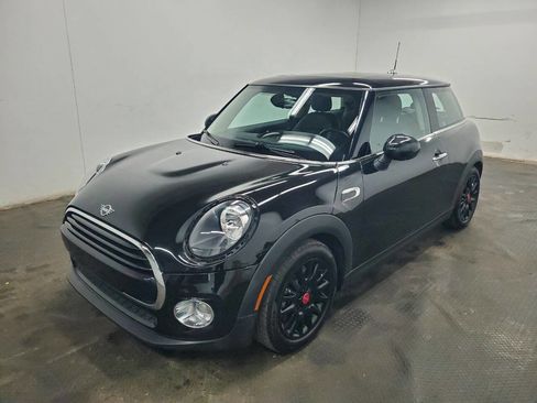 Used 2019 MINI Cooper 2-Door Hardtop w/ Signature Upholstery Package image 1