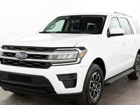 Used 2024 Ford Expedition XLT image 4