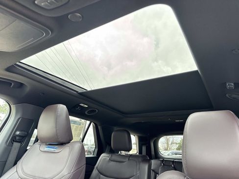 New 2026 Ford Explorer Platinum image 9