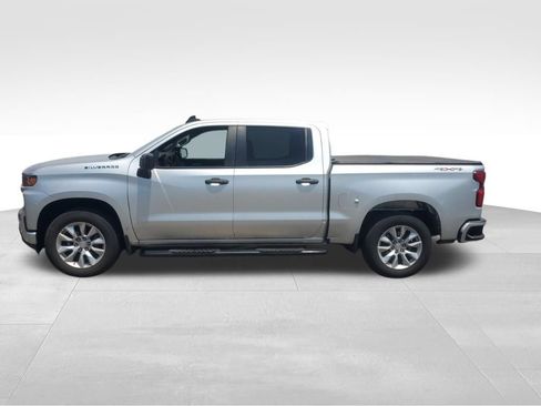Used 2019 Chevrolet Silverado 1500 Custom w/ Custom Value Package AWD/4WD image 2
