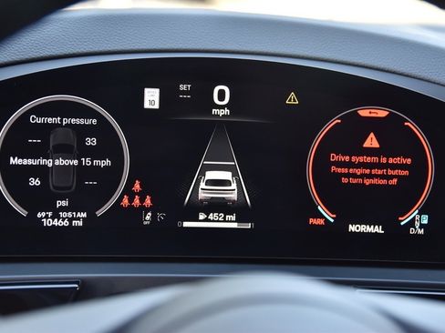 Used 2025 Porsche Cayenne Base image 25