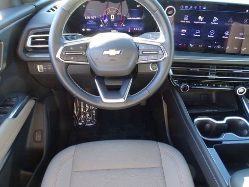 Used 2025 Chevrolet Traverse LT image 23