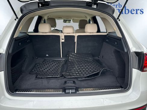 Used 2022 Mercedes-Benz GLC 300 4MATIC w/ Premium Package Lite image 4