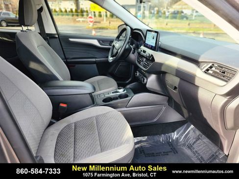 Used 2022 Ford Escape SE w/ Cold Weather Package image 11