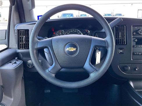 Used 2025 Chevrolet Express 3500 LS image 15