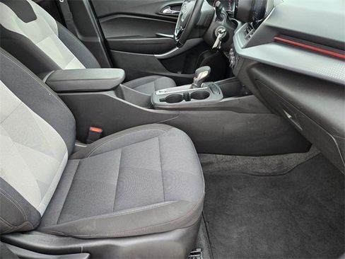 Certified 2024 Chevrolet Trax RS w/ Sunroof Package image 14