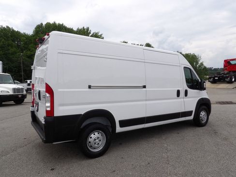 Used 2023 RAM ProMaster 2500 w/ Driver Convenience Group FWD image 8