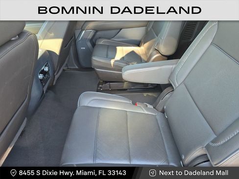 Used 2022 GMC Yukon XL Denali w/ Denali Premium Package image 14