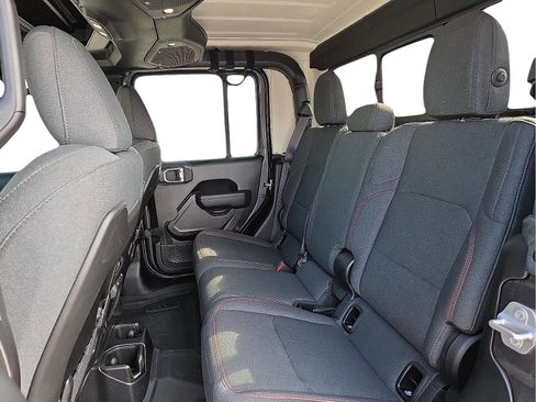 Used 2024 Jeep Gladiator Rubicon w/ Technology Group image 10