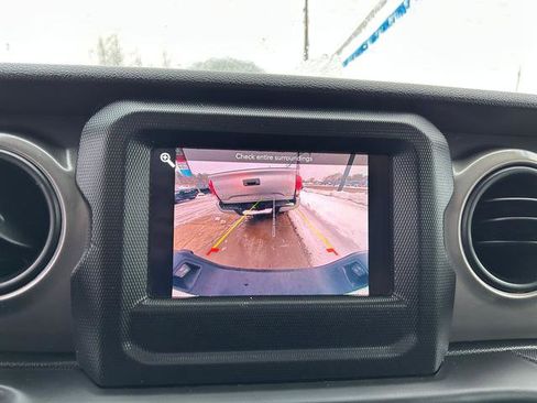 Used 2021 Jeep Gladiator Sport image 13