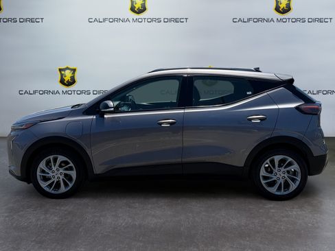 Used 2023 Chevrolet Bolt EUV LT w/ Comfort Package FWD image 2
