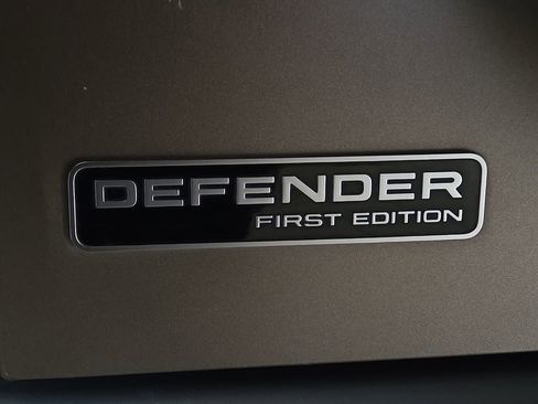 Used 2020 Land Rover Defender 110 First Edition AWD/4WD image 12