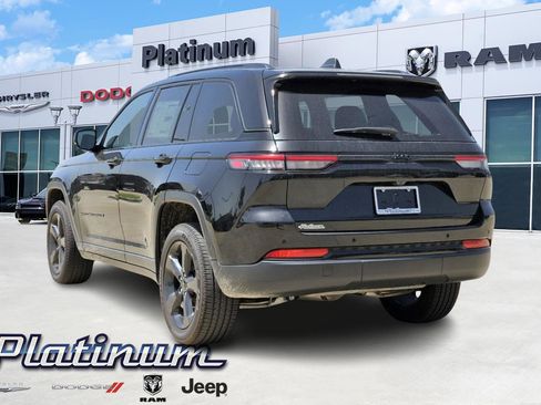 New 2024 Jeep Grand Cherokee Altitude image 3