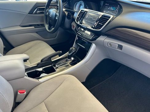 Used 2017 Honda Accord EX image 15