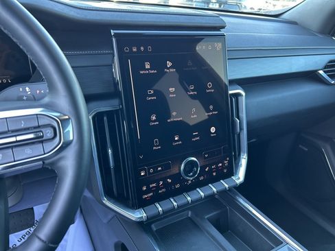 Used 2025 GMC Acadia Elevation image 24