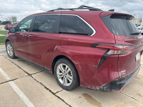 Used 2023 Toyota Sienna XSE w/ XSE Plus Package image 4