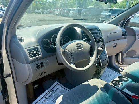 Used 2005 Toyota Sienna LE AWD/4WD image 13