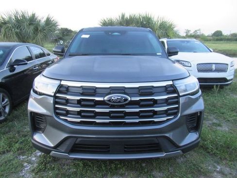 Certified 2026 Ford Explorer Active RWD image 2