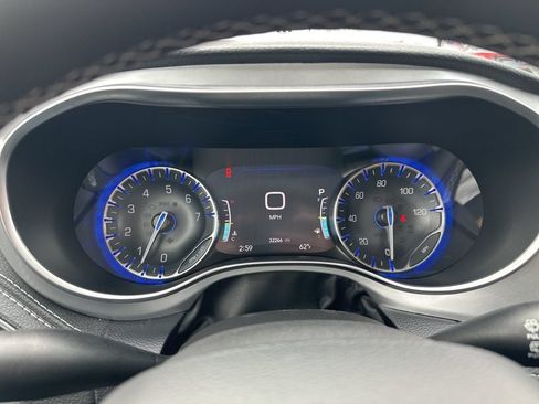 Used 2025 Chrysler Pacifica Limited FWD image 15