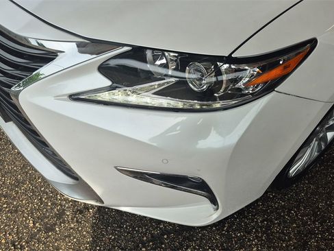 Used 2017 Lexus ES 350 w/ Premium Package image 10