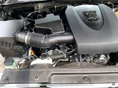 Used 2023 Toyota Tacoma SR5 AWD/4WD image 29