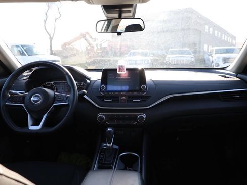 Used 2022 Nissan Altima 2.5 SV w/ SV Premium Package image 14