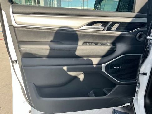 New 2025 Jeep Wagoneer L Series II image 16