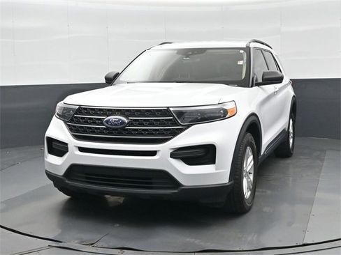 Used 2023 Ford Explorer XLT image 8