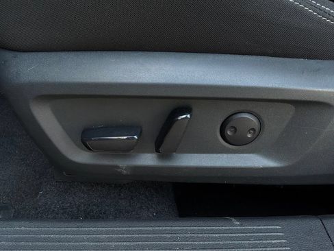 Used 2025 Nissan Rogue SV FWD image 11