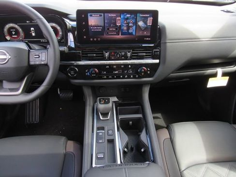 New 2026 Nissan Pathfinder Platinum FWD image 21